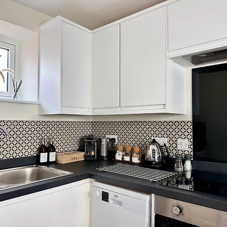 New Studio Apartment - Minutes Walk To Cathedral Salisbury Exterior photo