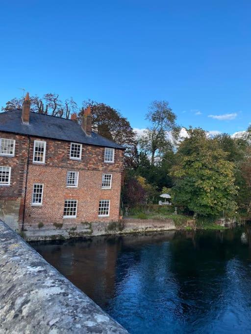 New - Minutes Walk To Cathedral Apartment