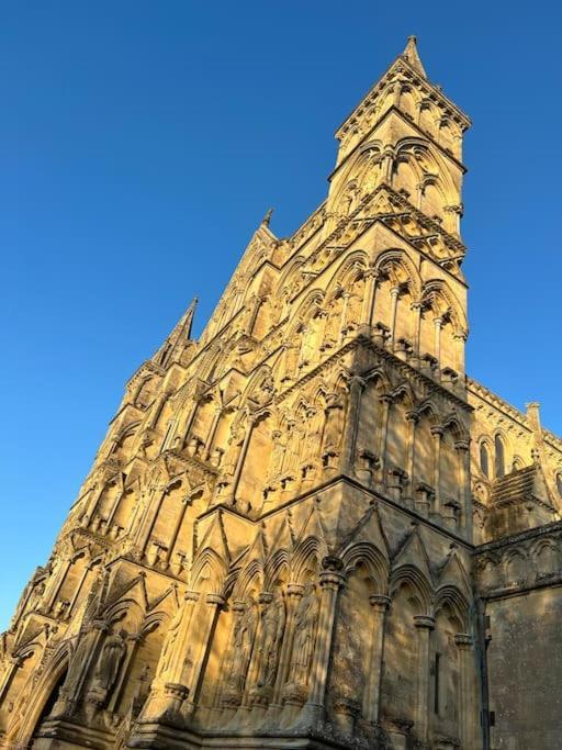 New - Minutes Walk To Cathedral Apartment *